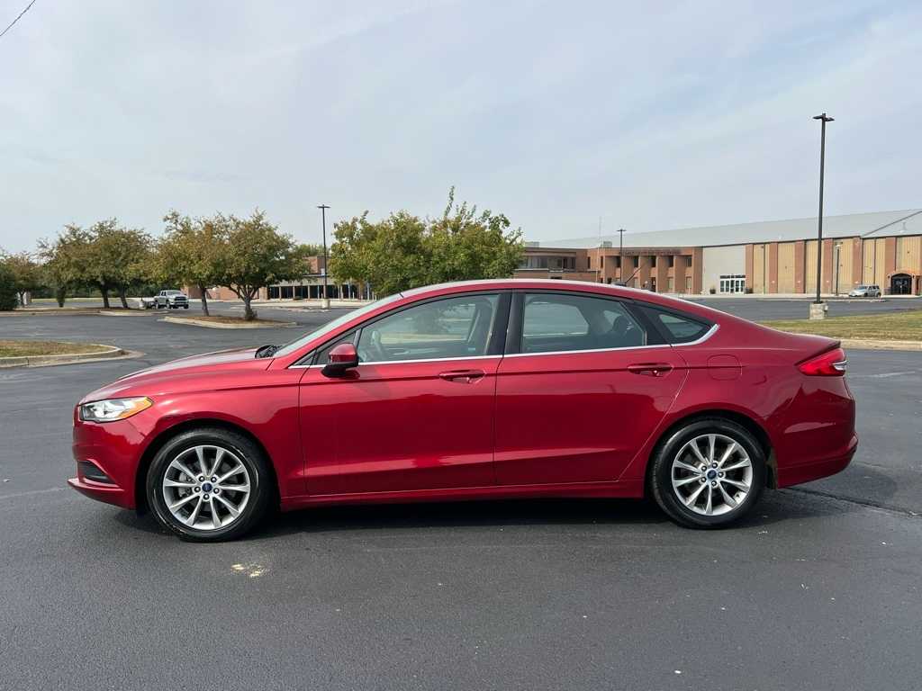 2017 Ford Fusion SE photo 2