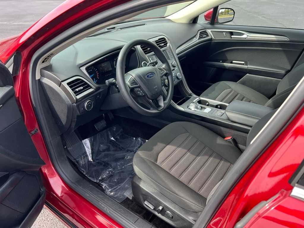 Used 2017 Ford Fusion SE Sedan