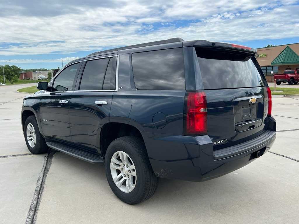 2019 Chevrolet Tahoe LT photo 2