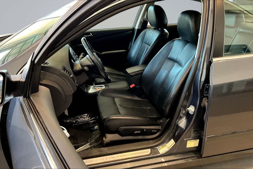 Thumbnail: 2012 Nissan Altima - 26
