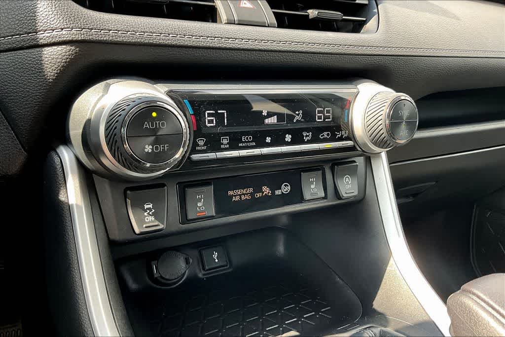 Thumbnail: 2021 Toyota RAV4 - 24