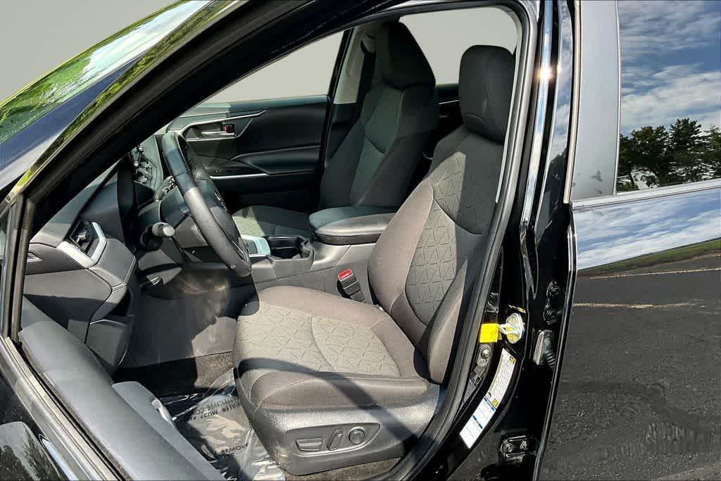 Thumbnail: 2021 Toyota RAV4 - 27