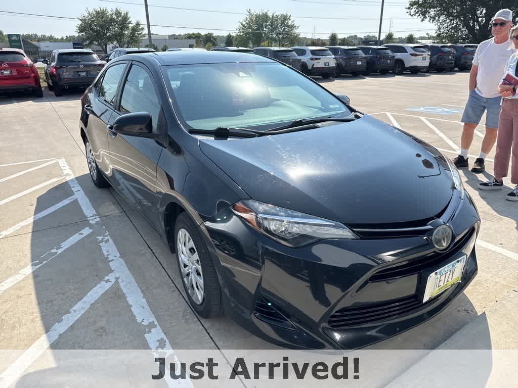 2017 Toyota Corolla LE photo 2