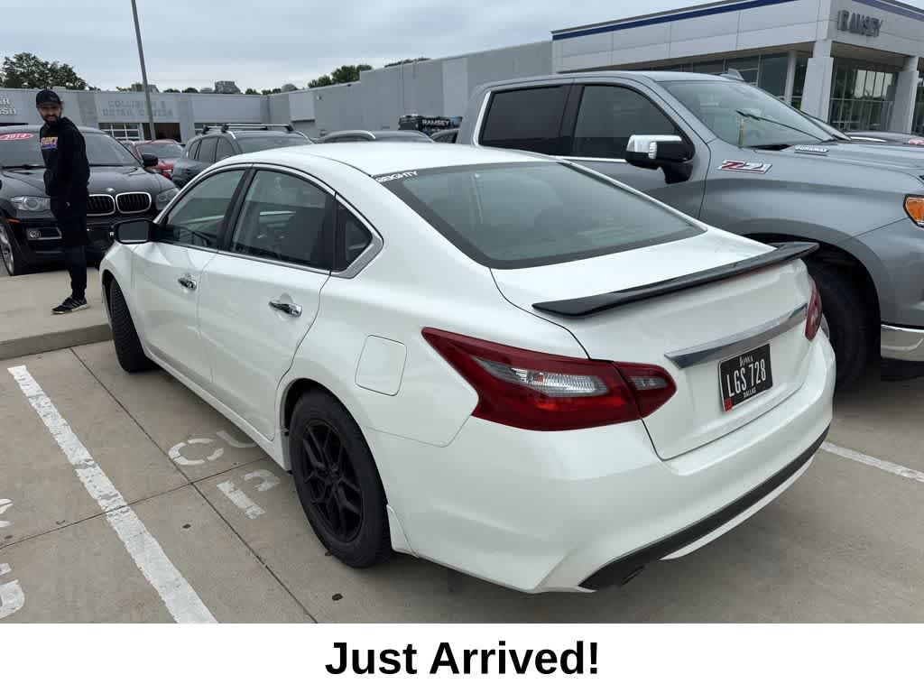 Thumbnail: 2018 Nissan Altima - 3