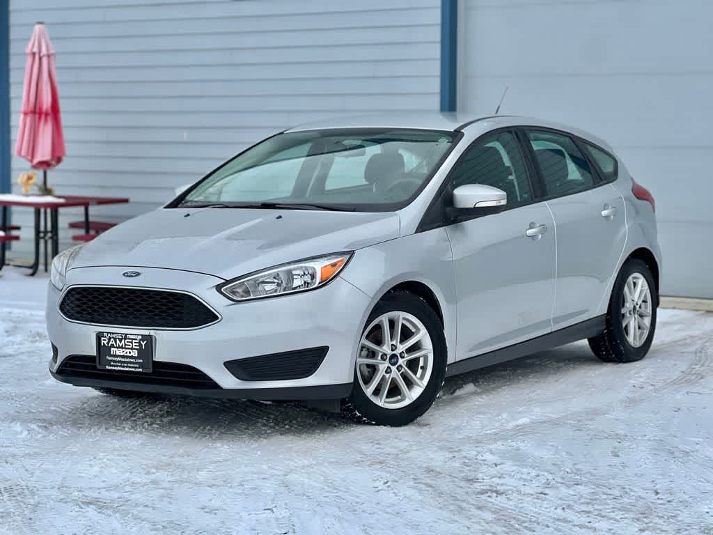 2017 Ford Focus SE's photo