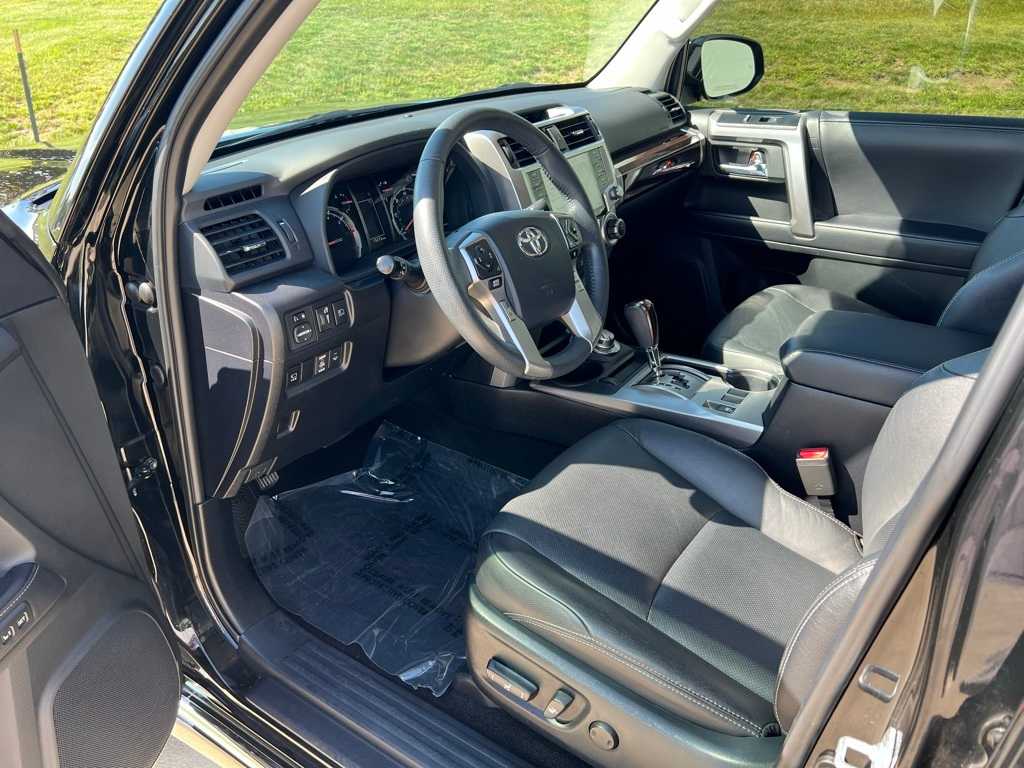 2022 Toyota 4Runner Limited photo 2