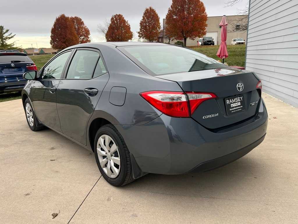 2015 Toyota Corolla LE photo 4