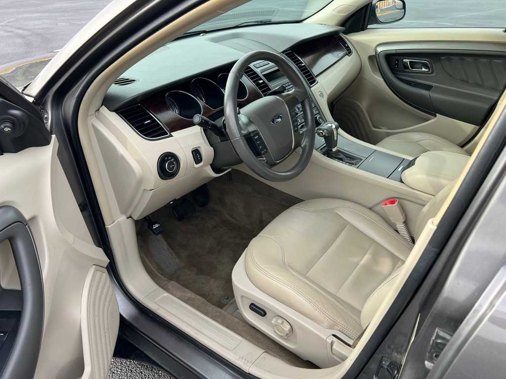 2012 Ford Taurus SEL photo 2