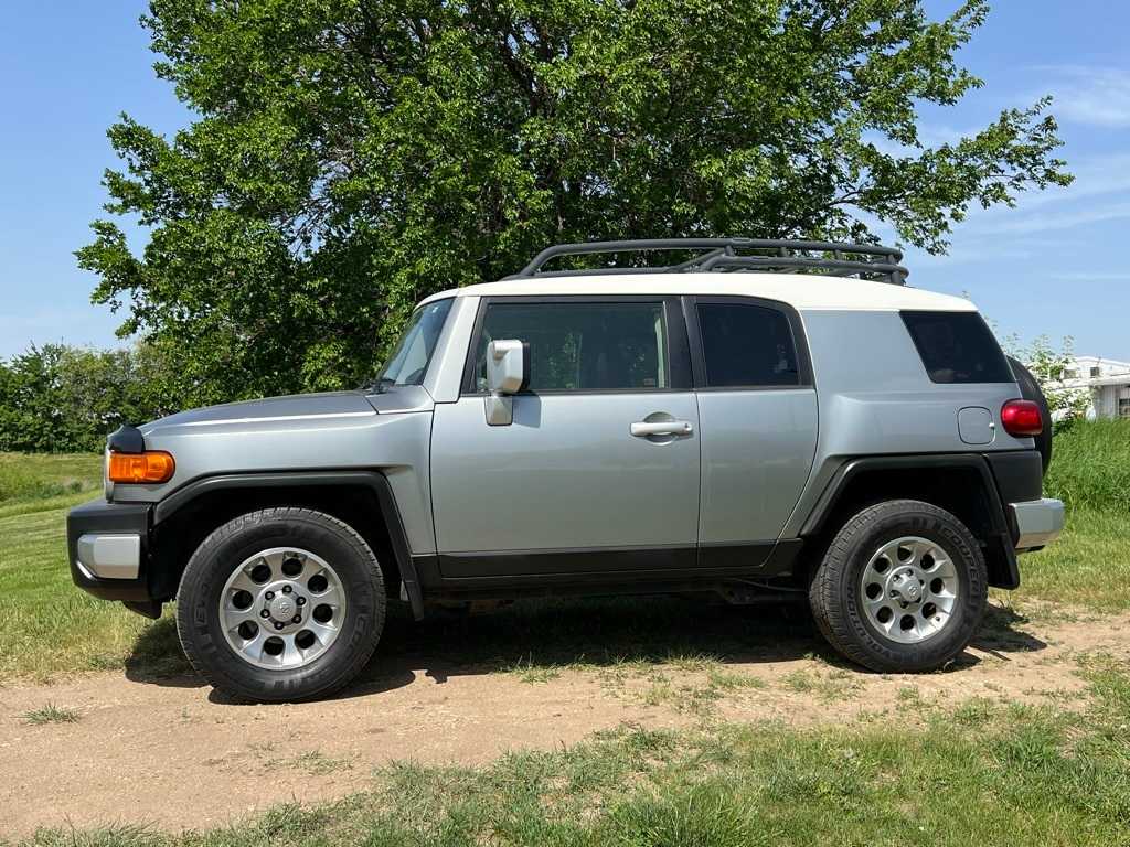 Used 2012 Toyota FJ Cruiser Base with VIN JTEZU4BFXCK012391 for sale in Urbandale, IA