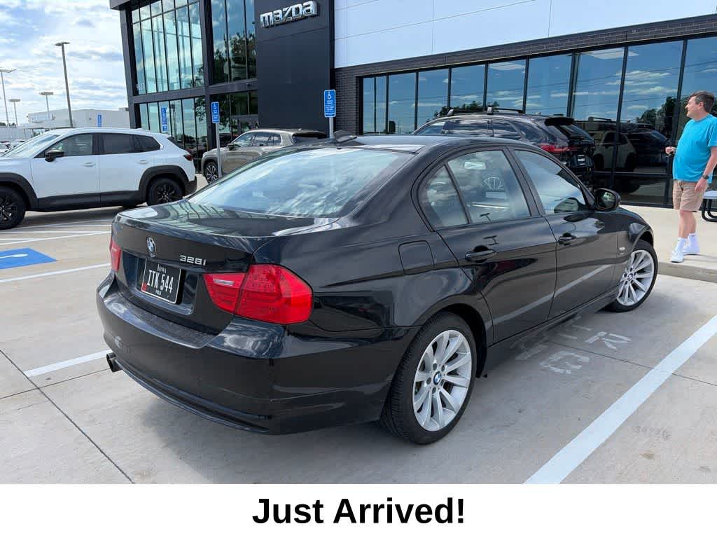 Thumbnail: 2011 BMW 3 Series - 3