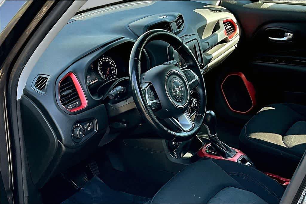 Thumbnail: 2017 Jeep Renegade - 11