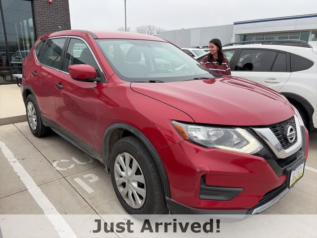 2017 Nissan Rogue S photo 2