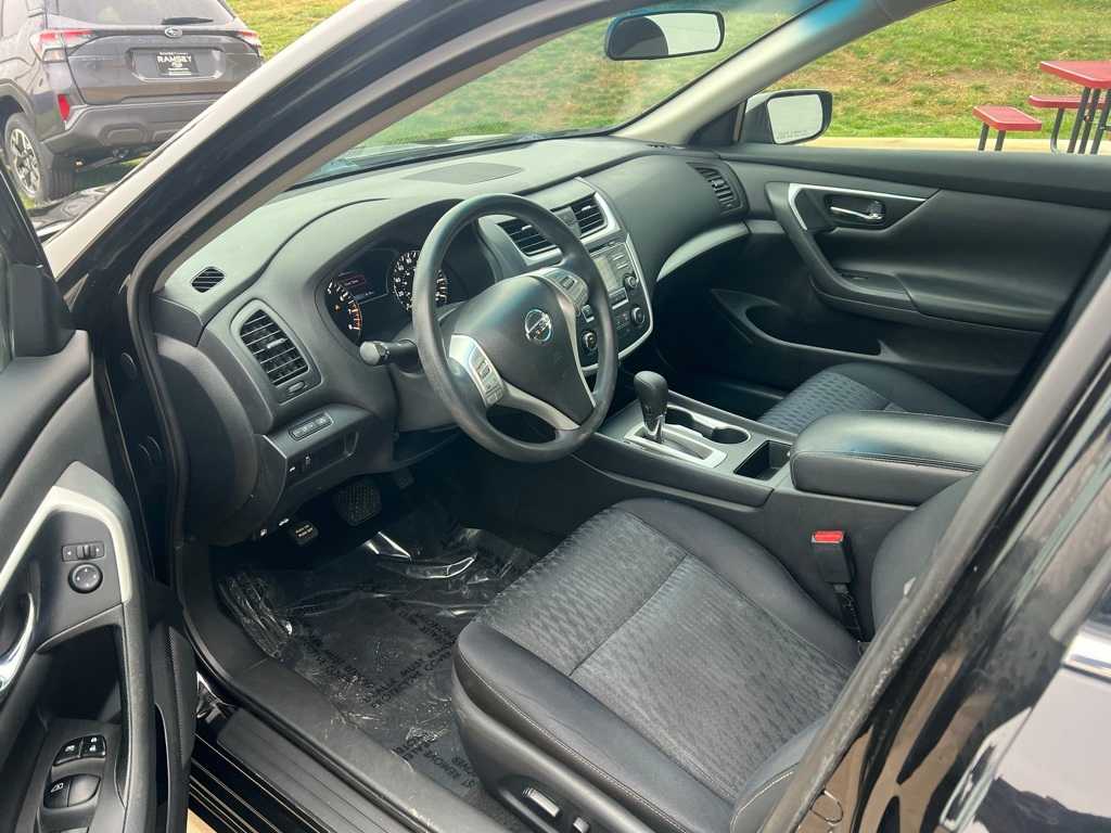 Used 2017 Nissan Altima S with VIN 1N4AL3AP6HC288664 for sale in Urbandale, IA