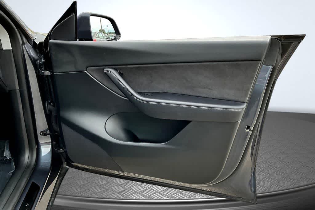 Thumbnail: 2022 Tesla Model Y - 19