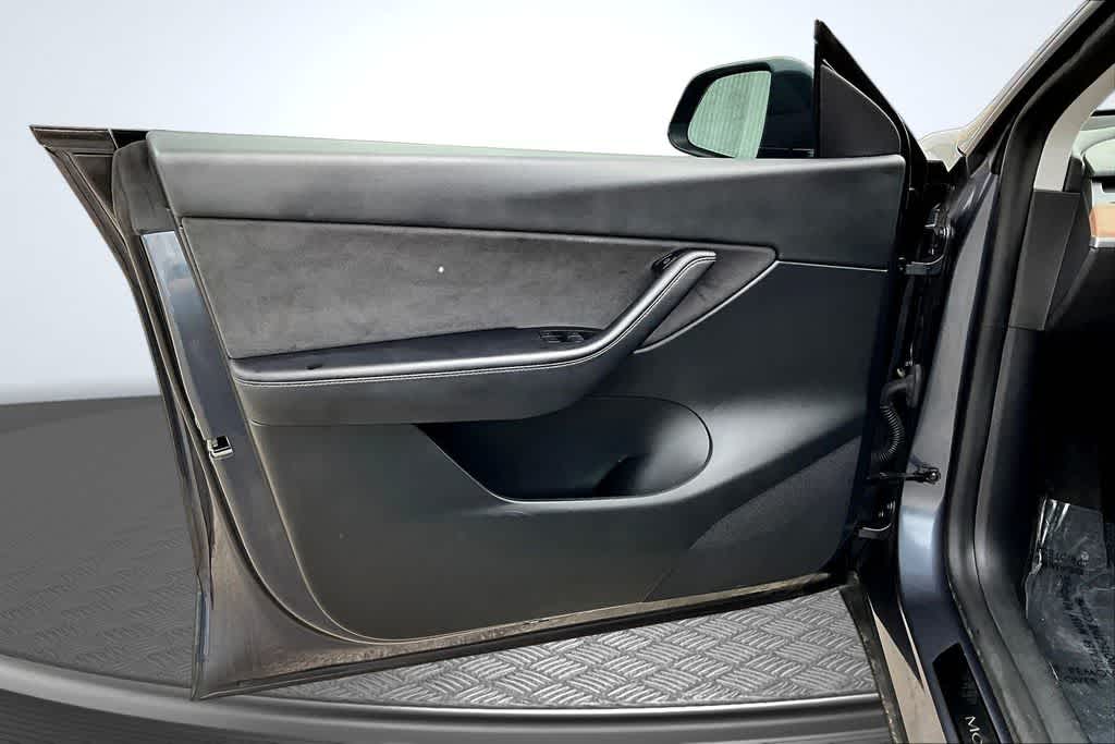 Thumbnail: 2022 Tesla Model Y - 18