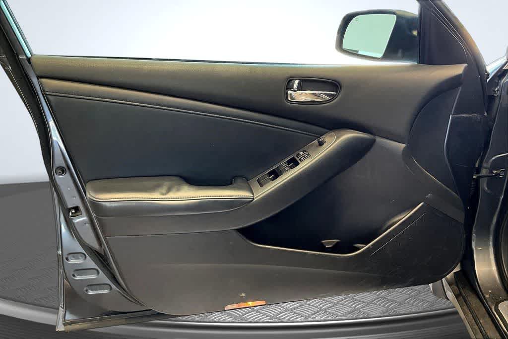 Thumbnail: 2012 Nissan Altima - 17