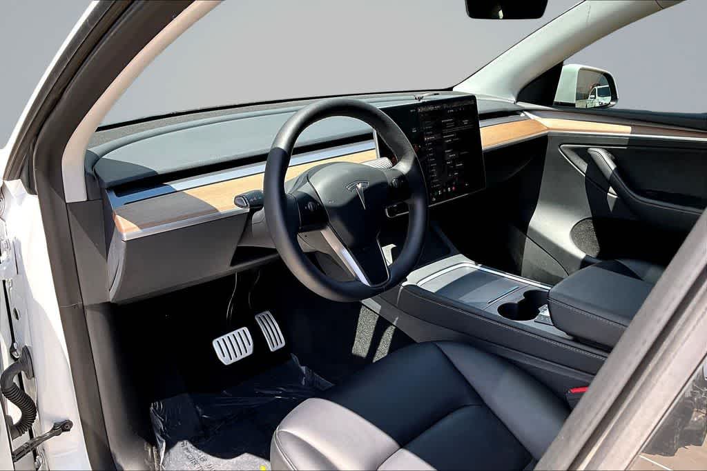 Thumbnail: 2023 Tesla Model Y - 13