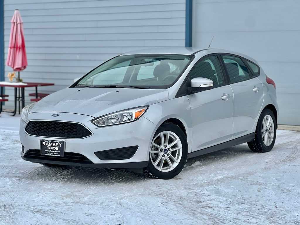 2017 Ford Focus SE's photo