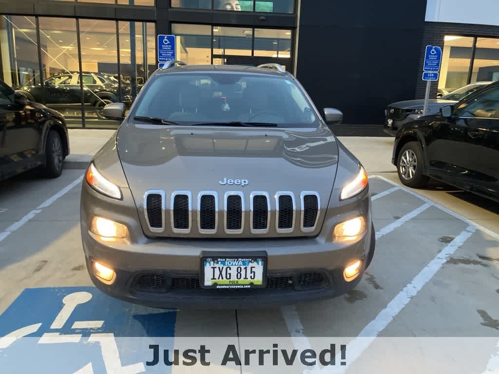 Used 2016 Jeep Cherokee Latitude with VIN 1C4PJMCS7GW236748 for sale in Urbandale, IA