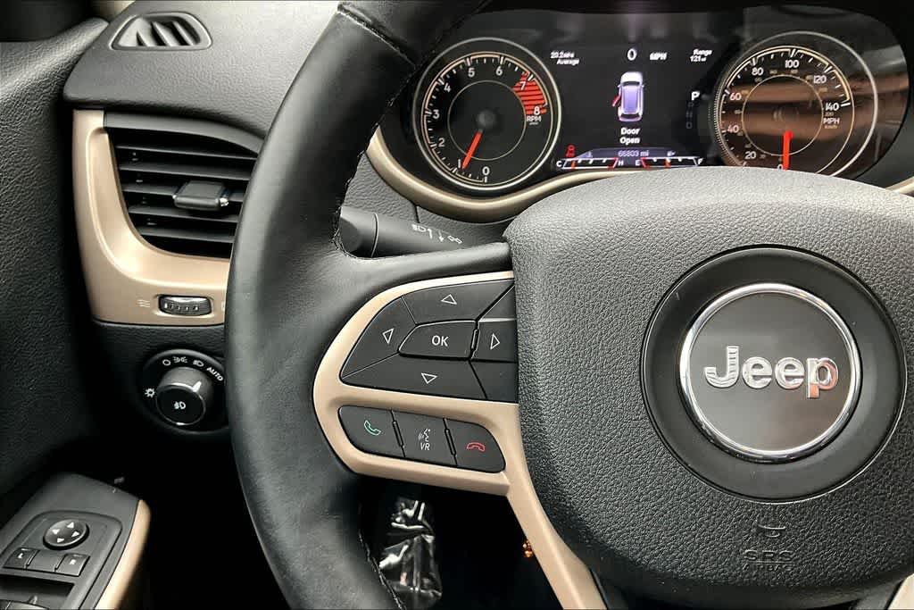 Thumbnail: 2017 Jeep Cherokee - 19