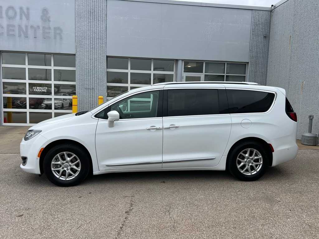 Used 2020 Chrysler Pacifica Touring L with VIN 2C4RC1BG3LR165131 for sale in Urbandale, IA