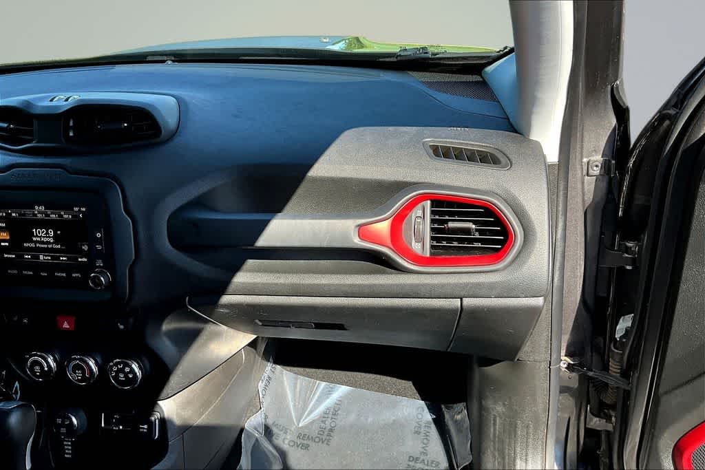 Thumbnail: 2017 Jeep Renegade - 14