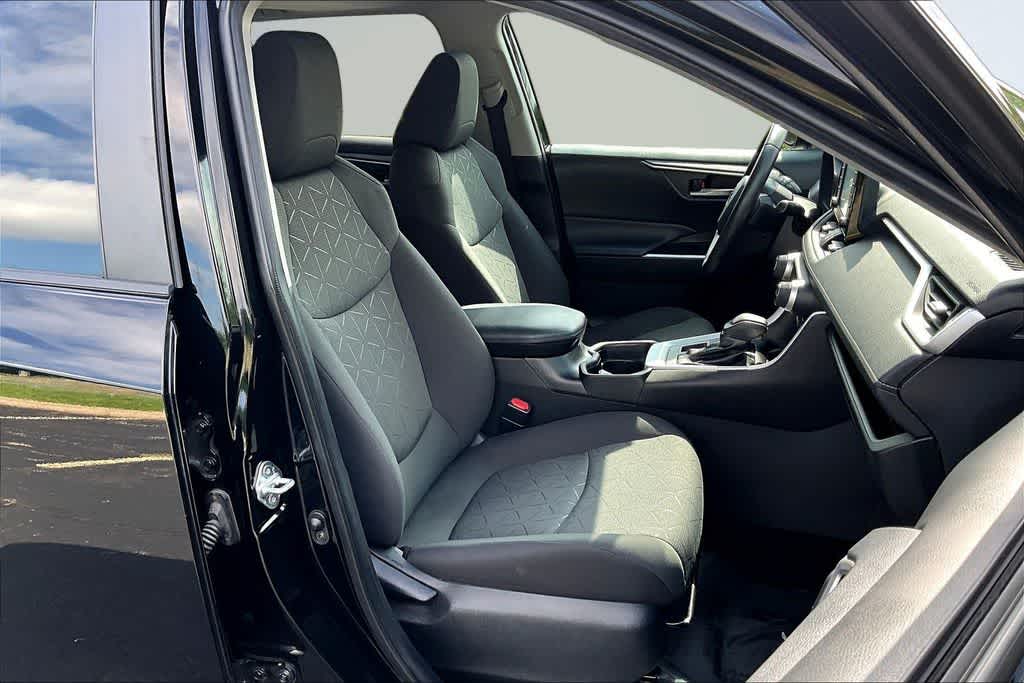 Thumbnail: 2021 Toyota RAV4 - 7