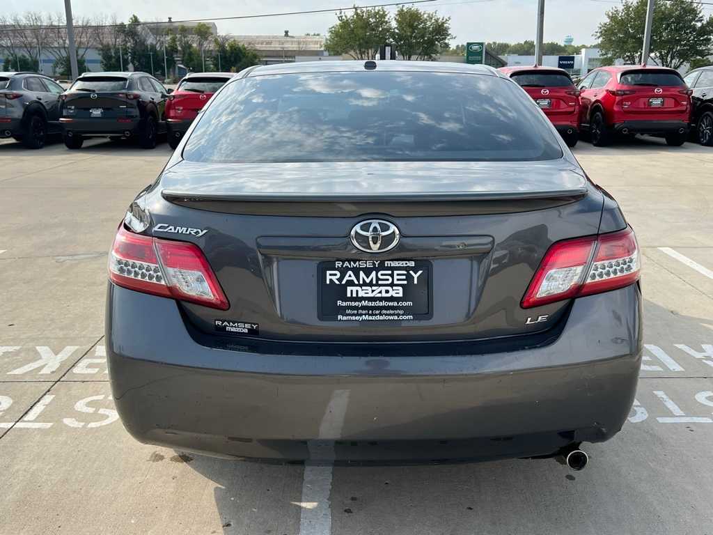 2011 Toyota Camry LE photo 4