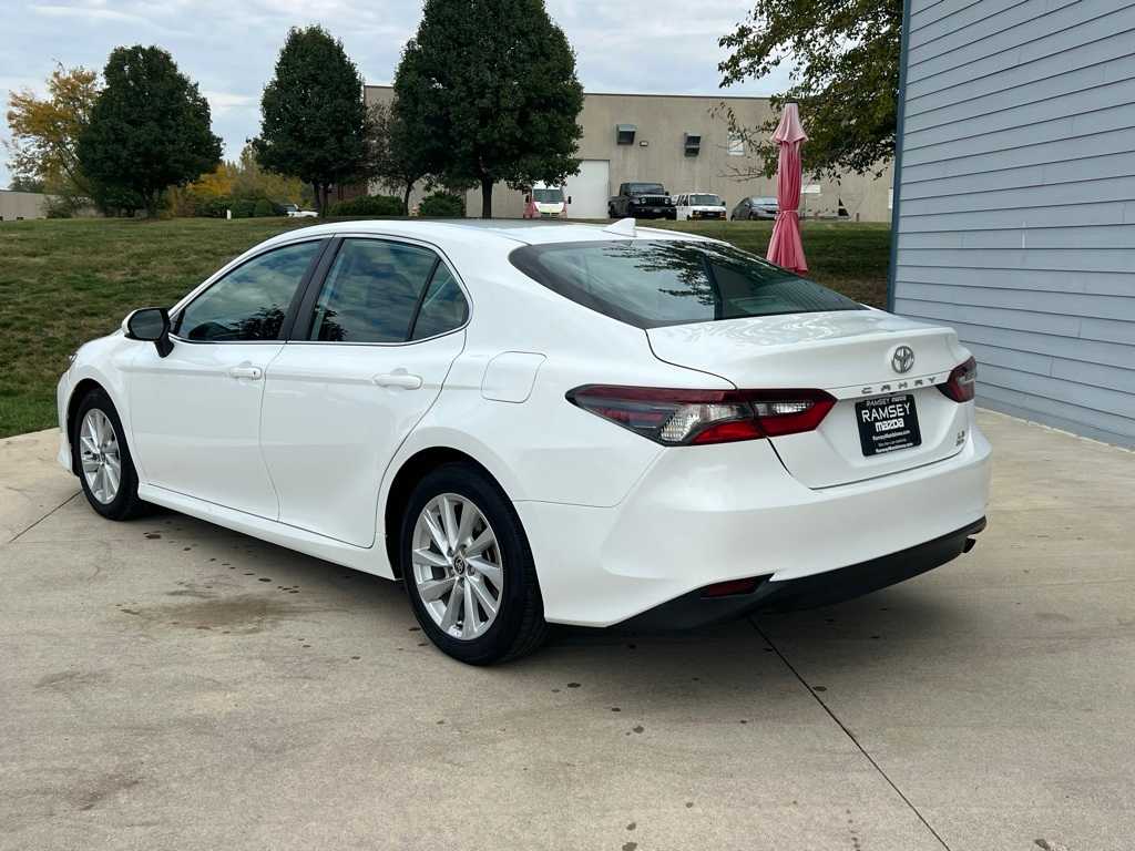 2022 Toyota Camry LE photo 3