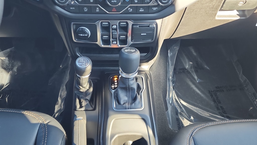 2026 Jeep Wrangler 4-Door Sahara - Photo 14