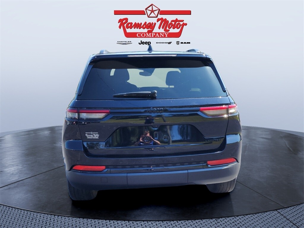 2024 Jeep Grand Cherokee Limited photo 4
