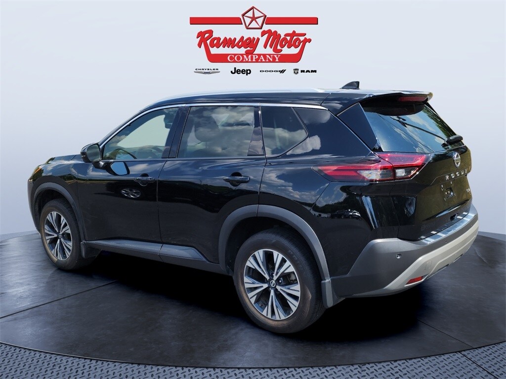 2021 Nissan Rogue SV photo 3