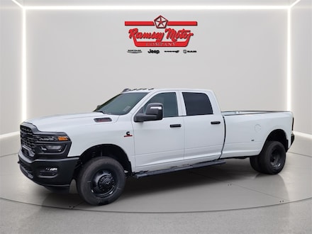 2026 Ram 3500 TRADESMAN CREW CAB 4X4 8' BOX Pickup