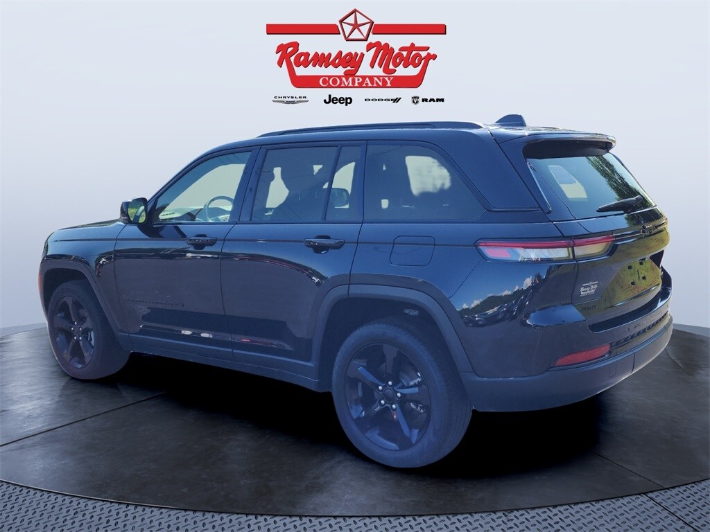 2024 Jeep Grand Cherokee Limited photo 3