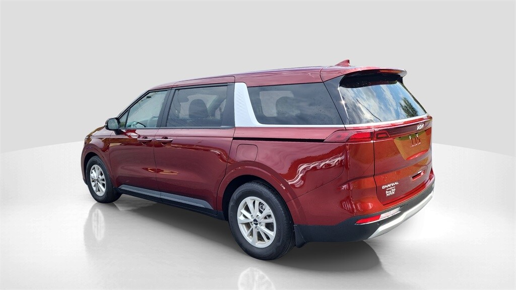 2024 Kia Carnival LX photo 3