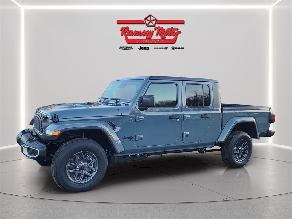 2026 Jeep Gladiator Sport S's photo