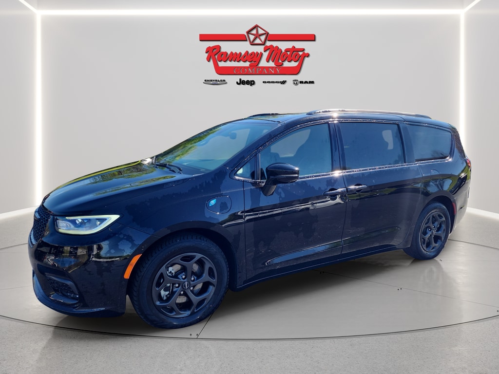 2024 Chrysler Pacifica PHEV Select