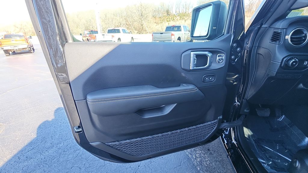 2026 Jeep Wrangler 4-Door Sahara - Photo 19