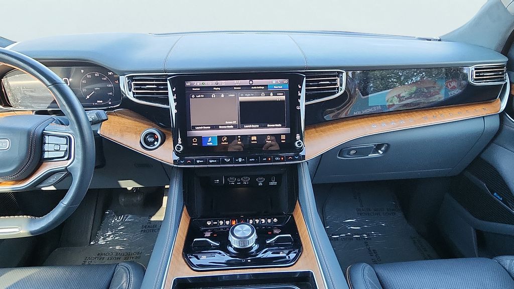 2024 Jeep Grand Wagoneer Series III - Photo 12