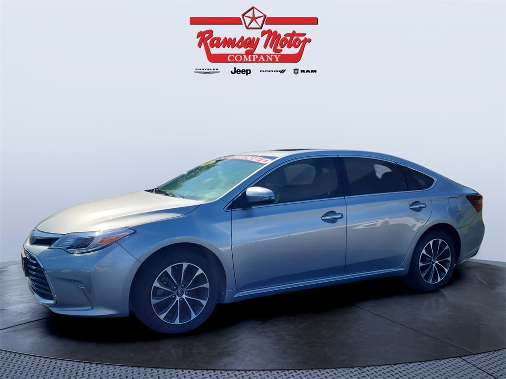 2017 Toyota Avalon XLE Premium's photo