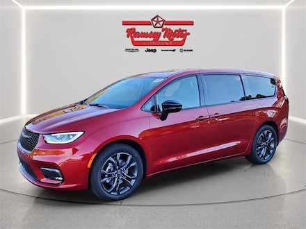 2026 Chrysler Pacifica SELECT Passenger Van