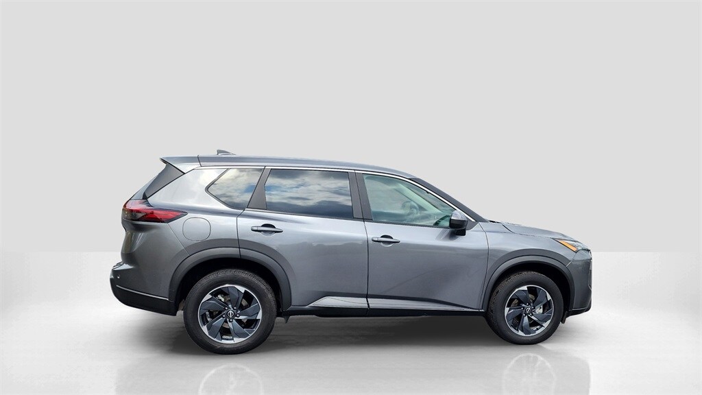 2024 Nissan Rogue SV photo 2