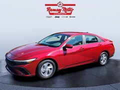 2024 Hyundai Elantra SE Sedan