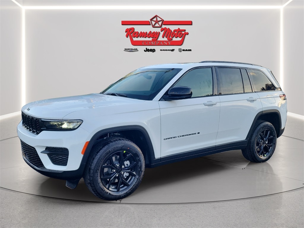 2025 Jeep Grand Cherokee Altitude's photo