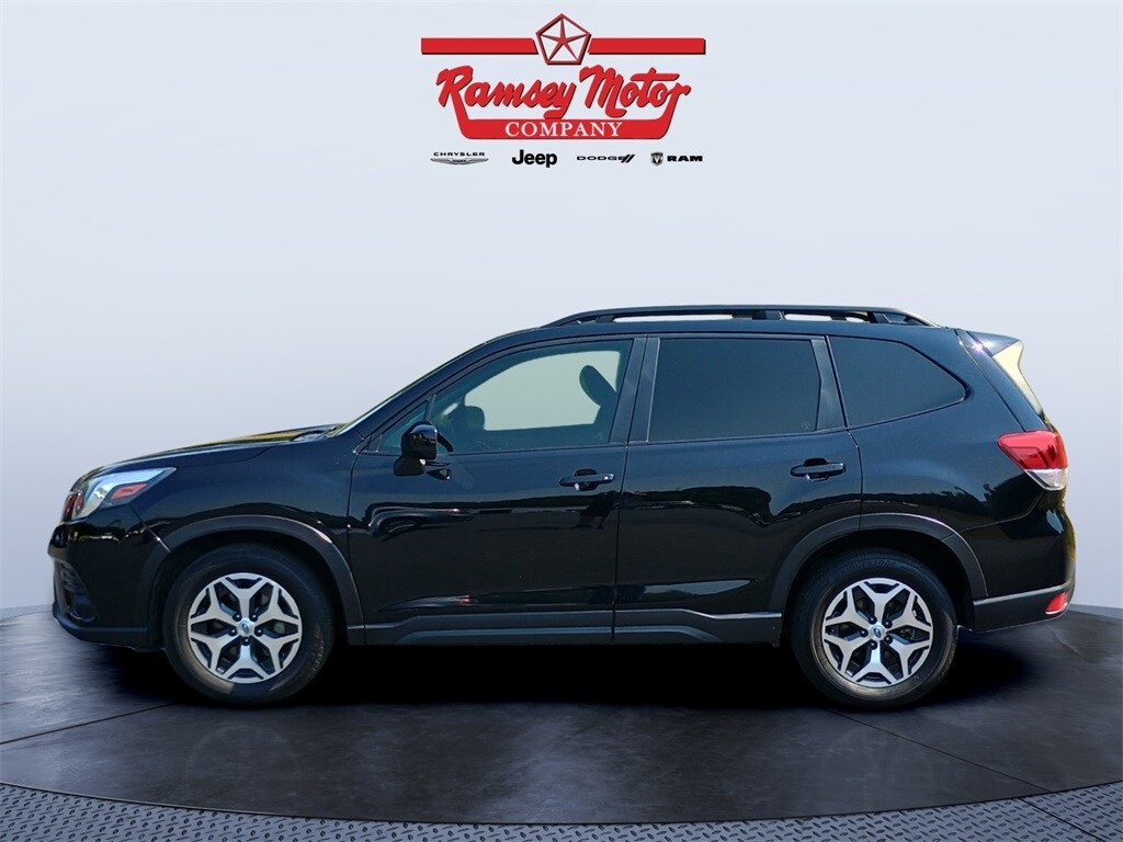 2022 Subaru Forester Premium photo 2