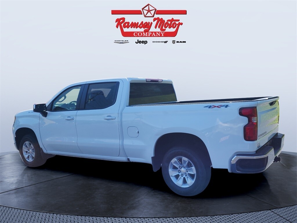 2023 Chevrolet Silverado 1500 LT photo 3