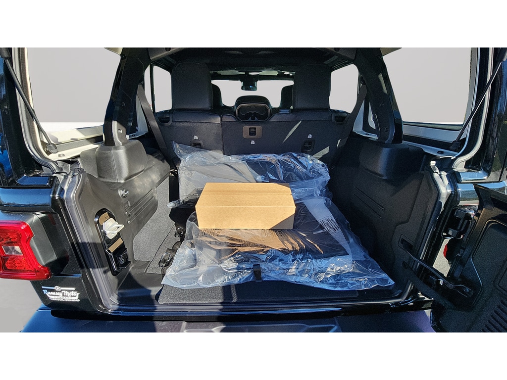 2026 Jeep Wrangler 4-Door Sahara - Photo 20