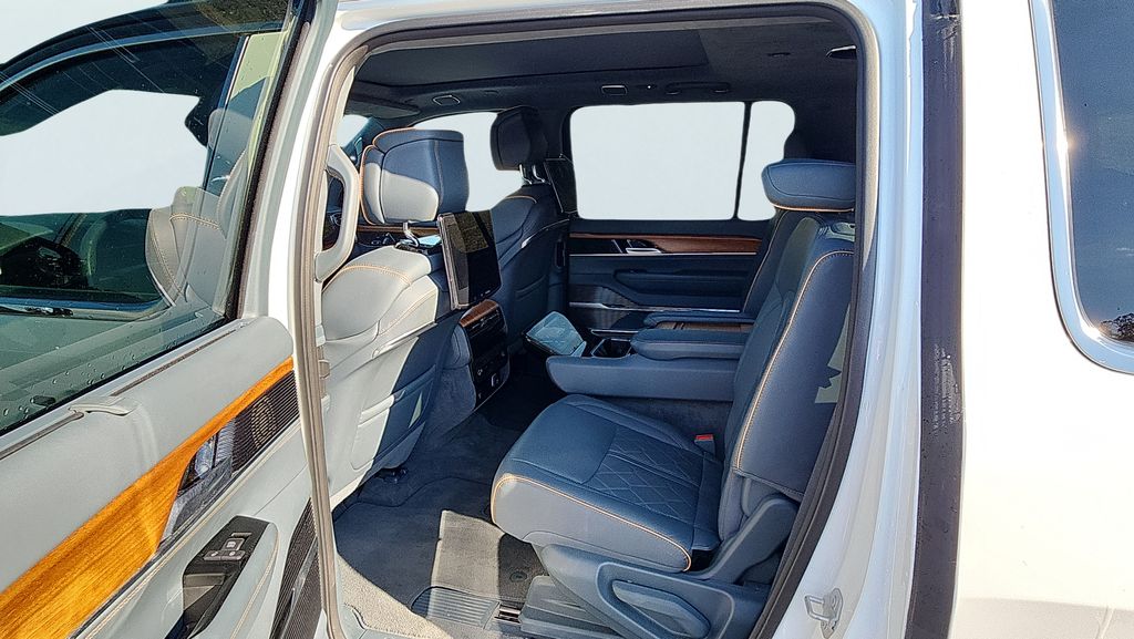 2024 Jeep Grand Wagoneer Series III - Photo 16