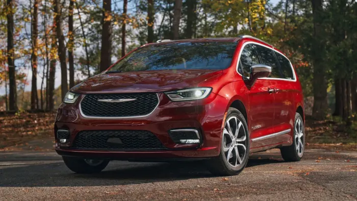 2025%20Chrysler%20Pacifica%20red.webp