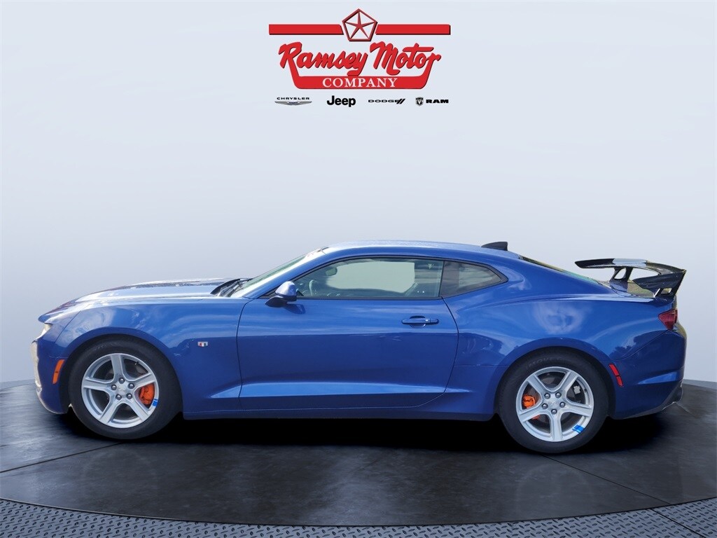 2022 Chevrolet Camaro 1LT photo 2